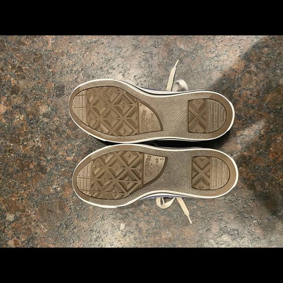 Blue converse shoes - Picture 5 of 6